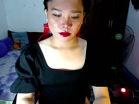 Snapshot of Urassiansweetcummer chatting on May 12, 2026, 12:13 pm Urassiansweetcummer online show from May 12, 2026, 12:13 pm