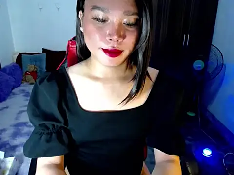 Snapshot of Urassiansweetcummer chatting on May 13, 2026, 12:19 am Urassiansweetcummer online show from May 13, 2026, 12:19 am