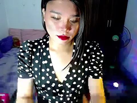 Snapshot of Urassiansweetcummer chatting on June 15, 2026, 1:46 pm Urassiansweetcummer online show from June 15, 2026, 1:46 pm