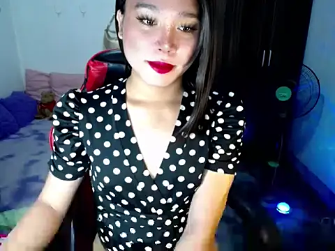 Snapshot of Urassiansweetcummer chatting on June 16, 2026, 1:52 am Urassiansweetcummer online show from June 16, 2026, 1:52 am