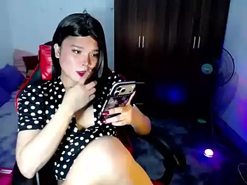 Snapshot of Urassiansweetcummer chatting on June 18, 2026, 9:14 am Urassiansweetcummer online show from June 18, 2026, 9:14 am