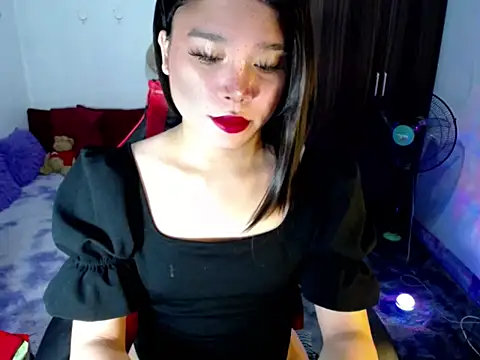 Snapshot of Urassiansweetcummer chatting on June 21, 2026, 2:03 am Urassiansweetcummer online show from June 21, 2026, 2:03 am