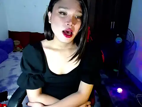 Snapshot of Urassiansweetcummer chatting on June 22, 2026, 3:25 am Urassiansweetcummer online show from June 22, 2026, 3:25 am