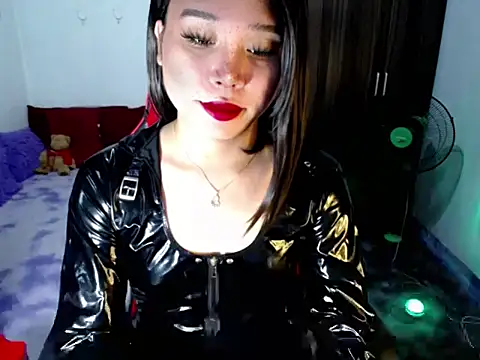 Snapshot of Urassiansweetcummer chatting on July 2, 2026, 10:49 pm Urassiansweetcummer online show from July 2, 2026, 10:49 pm