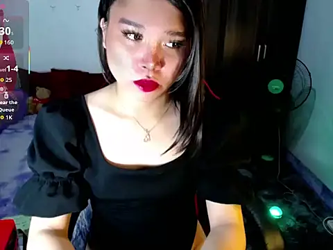 Snapshot of Urassiansweetcummer chatting on July 14, 2026, 2:56 pm Urassiansweetcummer online show from July 14, 2026, 2:56 pm