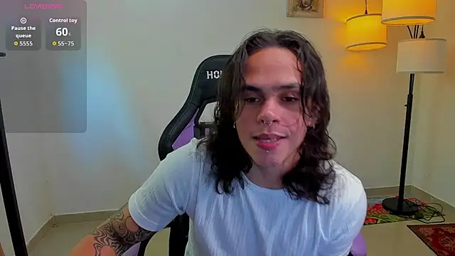 Snapshot of Maximiliano_scoott__ chatting on November 2, 2025, 6:10 pm Maximiliano scoott   online show from November 2, 2025, 6:10 pm