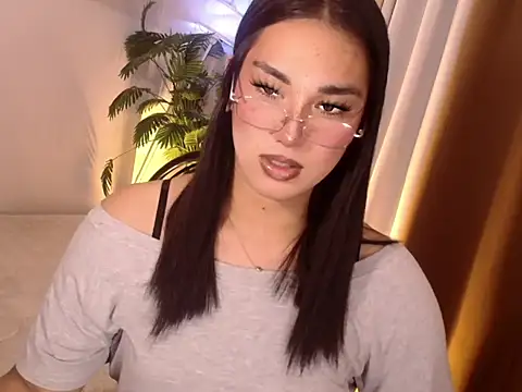 Snapshot of magnificent_kitana chatting on July 25, 2026, 9:23 pm magnificent kitana online show from July 25, 2026, 9:23 pm