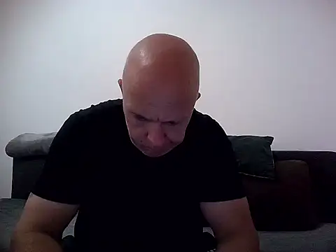 DaDDyLoVeSu83 online show from November 4, 2025, 4:06 pm