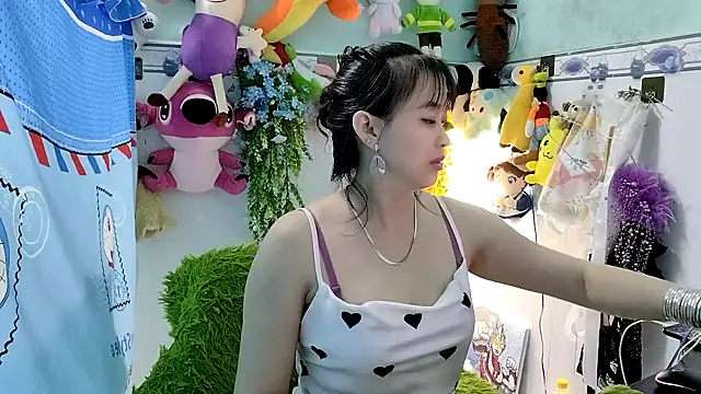 emgaixinhngoan online show from November 19, 2025, 2:39 pm