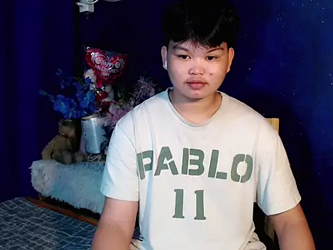 Reynelcock online show from November 7, 2025, 3:56 pm