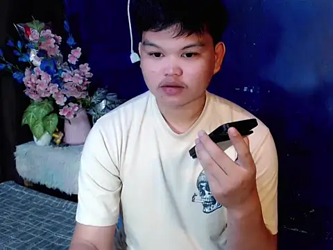 Reynelcock online show from April 15, 2026, 4:25 pm