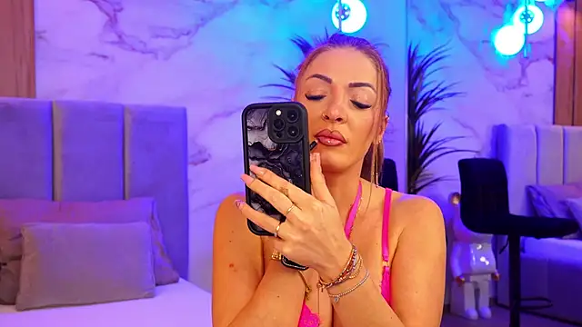 Izabellle02 online show from February 9, 2026, 5:33 am