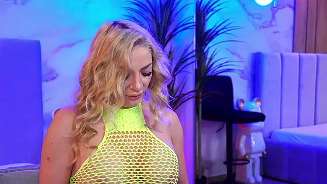 Izabellle02 online show from March 29, 2026, 3:50 am