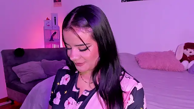 Shophie thoopson online show from June 16, 2026, 2:58 am