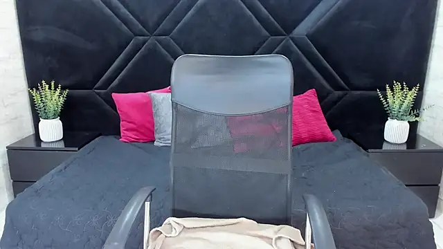 Dantzel  online show from January 8, 2026, 12:51 pm