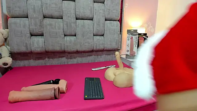 Wonderkloe  online show from December 14, 2025, 7:29 pm