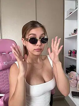 Nikii   online show from March 25, 2026, 3:40 pm