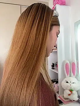 Nikii   online show from April 21, 2026, 3:39 pm