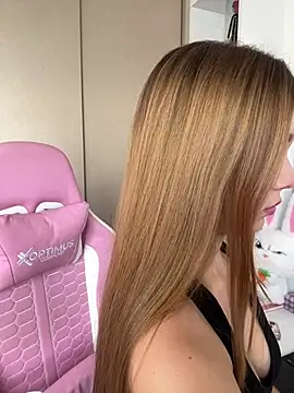 Nikii   online show from April 22, 2026, 3:24 pm