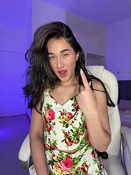 julieta jhonss online show from May 9, 2026, 2:39 am
