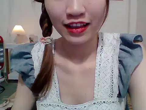 Snapshot of __Donna__ chatting on October 13, 2025, 2:28 pm   Donna   online show from October 13, 2025, 2:28 pm