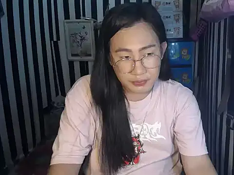 Snapshot of behappy4me chatting on July 26, 2026, 6:21 am behappy4me online show from July 26, 2026, 6:21 am