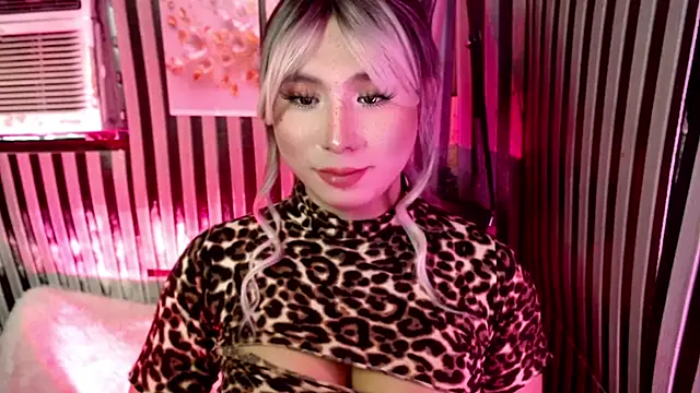 UrhotlucyTS online show from May 23, 2026, 7:35 am