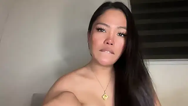 evabuntog online show from October 19, 2025, 5:57 pm