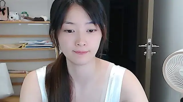 Snapshot of Mimi-cnbaby chatting on May 17, 2026, 2:57 pm Mimi-cnbaby online show from May 17, 2026, 2:57 pm