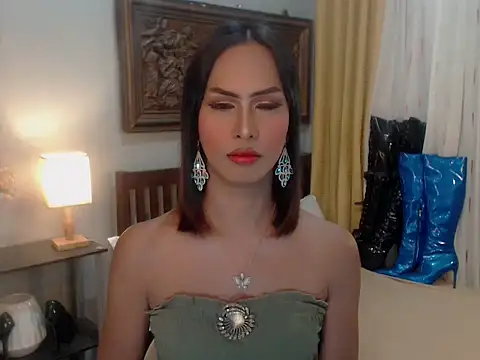 Nathalieheartt online show from November 12, 2025, 2:23 am