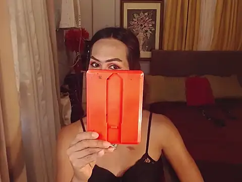 Nathalieheartt online show from April 21, 2026, 2:51 am