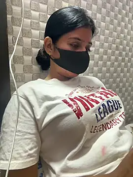 Hot Jaanvi  online show from May 21, 2026, 4:47 pm