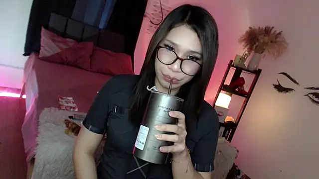 Veniceseduction online show from September 22, 2025, 4:47 am