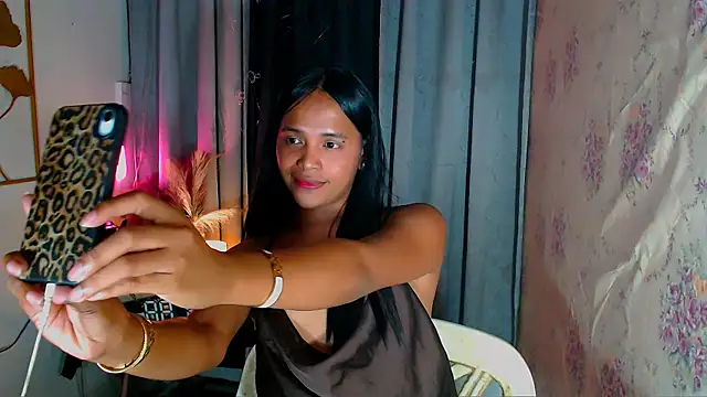 Lorainnelustts online show from February 17, 2026, 3:51 pm