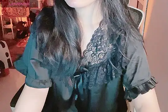    Daisy    online show from October 13, 2025, 8:09 pm