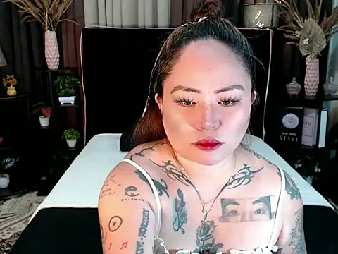 EstellaStarXxx online show from April 18, 2026, 1:48 pm