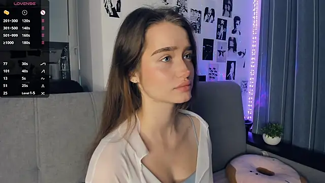 lovelyalivia online show from November 10, 2025, 9:08 am