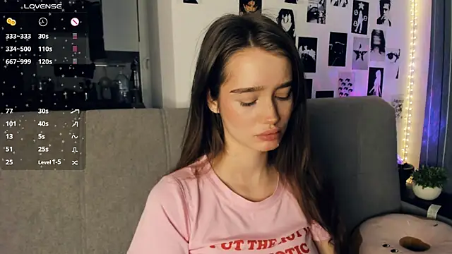 lovelyalivia online show from December 21, 2025, 9:16 am