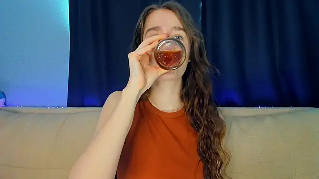 lovelyalivia online show from May 5, 2026, 8:22 am