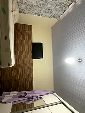 morenaluaa online show from November 7, 2025, 7:58 pm