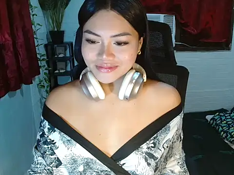 naughtyhothailey online show from June 27, 2026, 11:10 pm