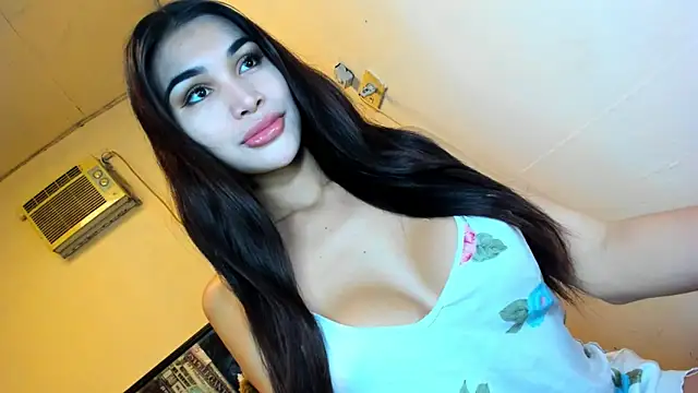 Snapshot of Ms_Monica chatting on May 2, 2026, 5:01 am Ms Monica online show from May 2, 2026, 5:01 am