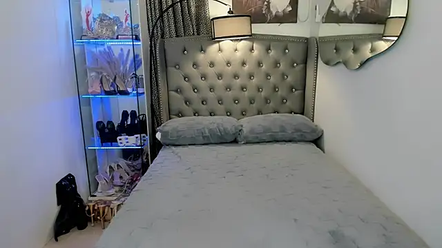 Lars empress online show from December 17, 2025, 11:49 am