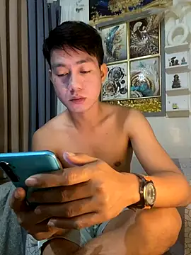 xshyboyx online show from September 13, 2025, 4:29 pm