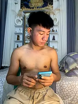 xshyboyx online show from September 24, 2025, 3:21 am