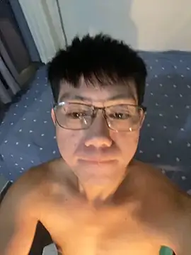 xshyboyx online show from October 17, 2025, 4:26 am