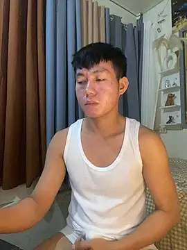 xshyboyx online show from February 5, 2026, 2:43 pm