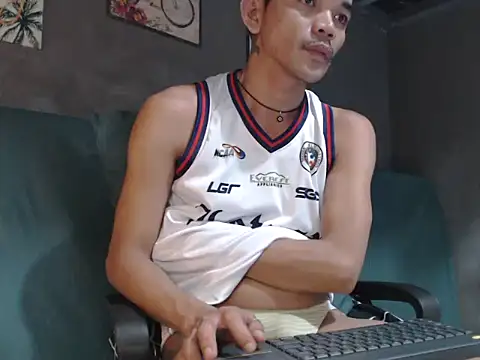 Snapshot of Natsboii chatting on July 19, 2026, 9:18 pm Natsboii online show from July 19, 2026, 9:18 pm