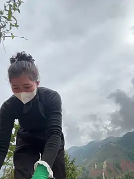 ThiHa003 online show from December 14, 2025, 2:28 am