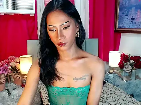 sassylatina online show from November 17, 2025, 4:13 pm